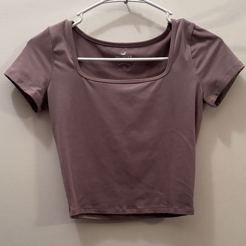 Hollister Women's Dusty Purple Short Sleeve Top